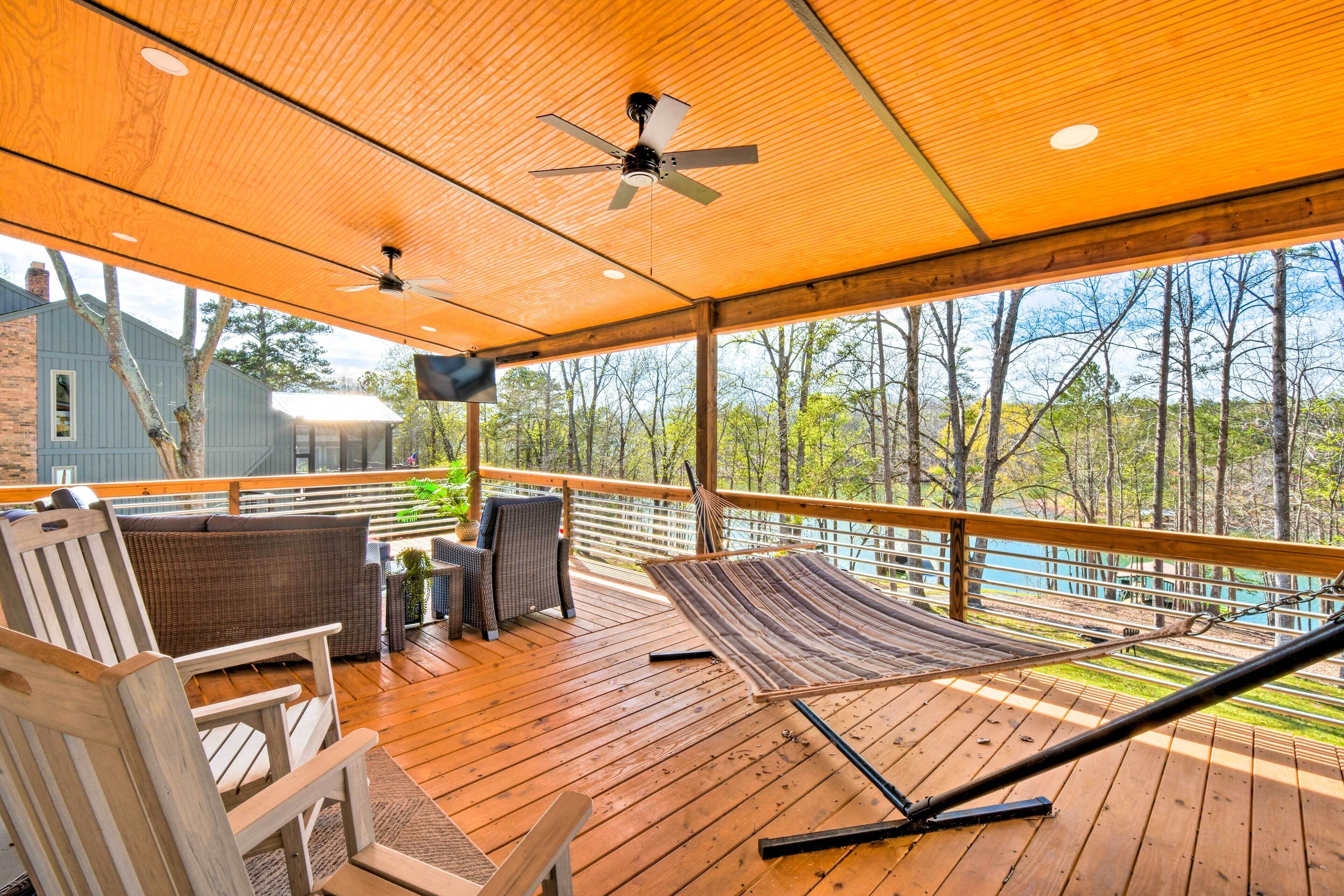 Townville Lake House w/ Private Dock, Kayaks!