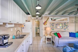 Apartment (1 Bedroom) | Interior - Steps to Public Beach: Panama City Condo w/ Pool (Panama City Beach)