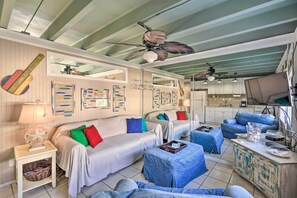 Apartment (1 Bedroom) | Interior - Steps to Public Beach: Panama City Condo w/ Pool (Panama City Beach)