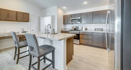 Pool Access, Patio & Grill: Sunny Florida Escape!