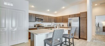 Pool Access, Patio & Grill: Sunny Florida Escape!