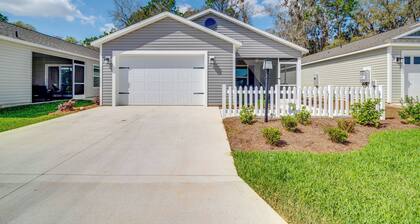 Pool Access, Patio & Grill: Sunny Florida Escape!