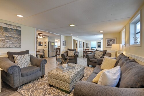 Walk to Ocean: Surfside Beach Home w/ Pool Access