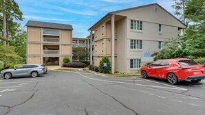 A multi-story parking garage with two cars parked. - Lake Keowee Resort Condo w/ Fantastic View (Salem)