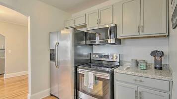 Nhà (2 Bedrooms) | Bếp riêng | Lò vi sóng, lò nướng, bếp nấu, máy xay thực phẩm