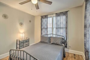 House (2 Bedrooms) | 2 bedrooms, iron/ironing board, bed sheets