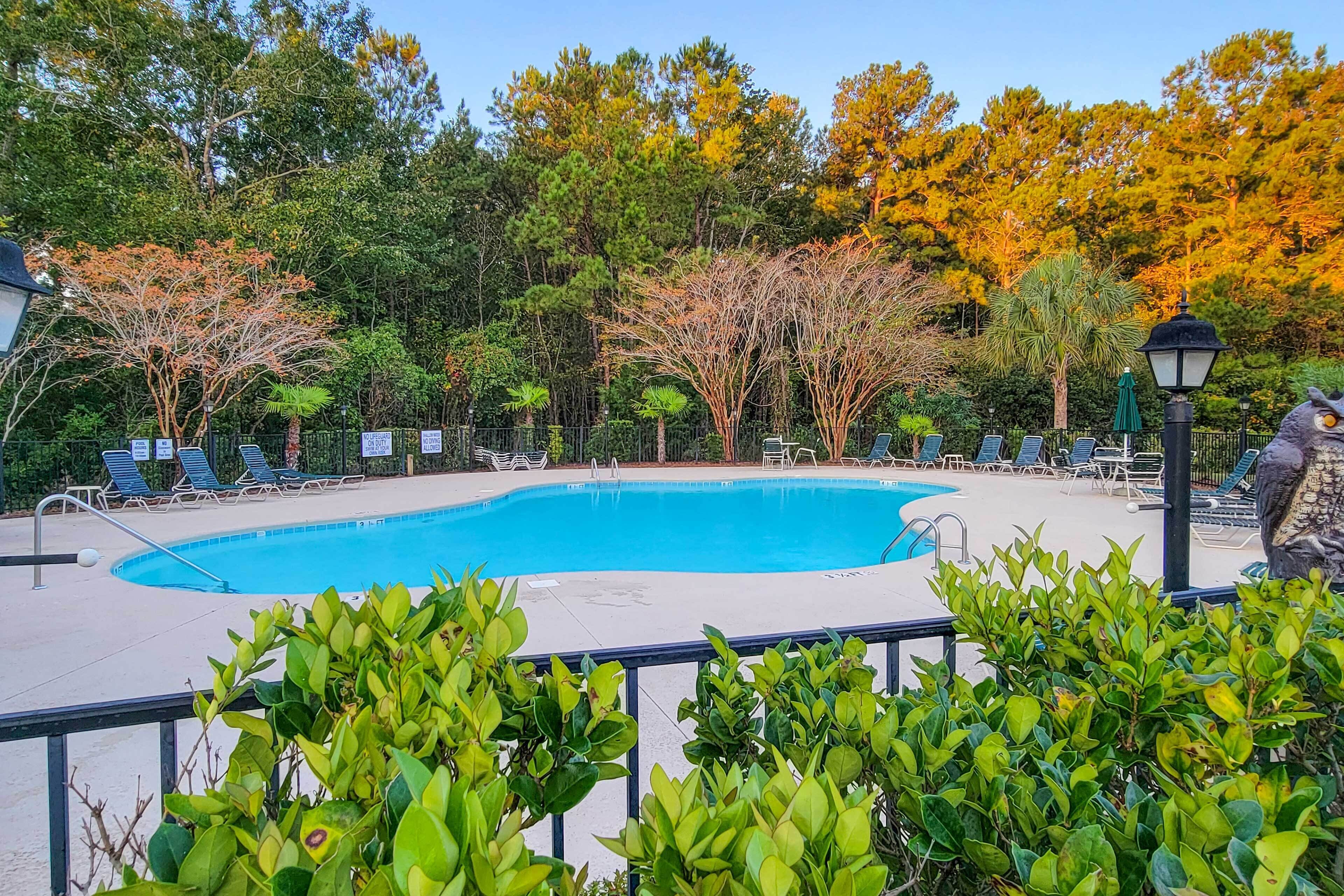 Updated Barefoot Resort Condo: On-site Golf!