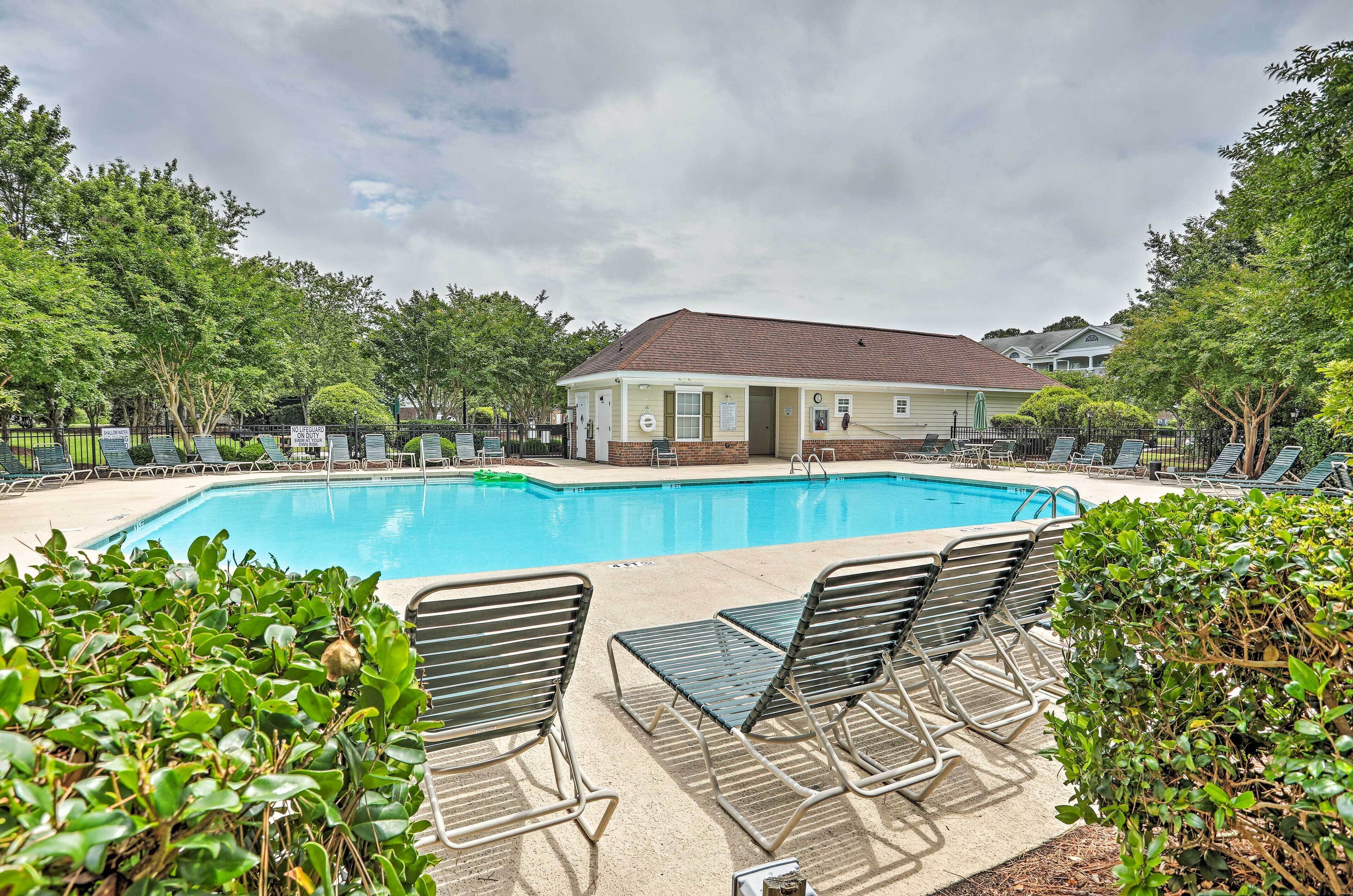 Updated Barefoot Resort Condo: On-site Golf!