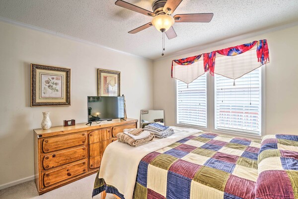 Surfside Beach Home W/ Resort Perks: Walk To Beach - Garden City, SC