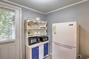 Interior - 'the Driftwood Cottage' w/ Patio & Free Wifi! (Quincy)