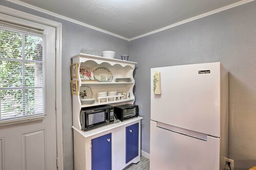 'the Driftwood Cottage' w/ Patio & Free Wifi!