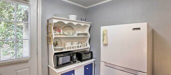 'the Driftwood Cottage' w/ Patio & Free Wifi!