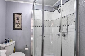 Shower - 'the Driftwood Cottage' w/ Patio & Free Wifi! (Quincy)