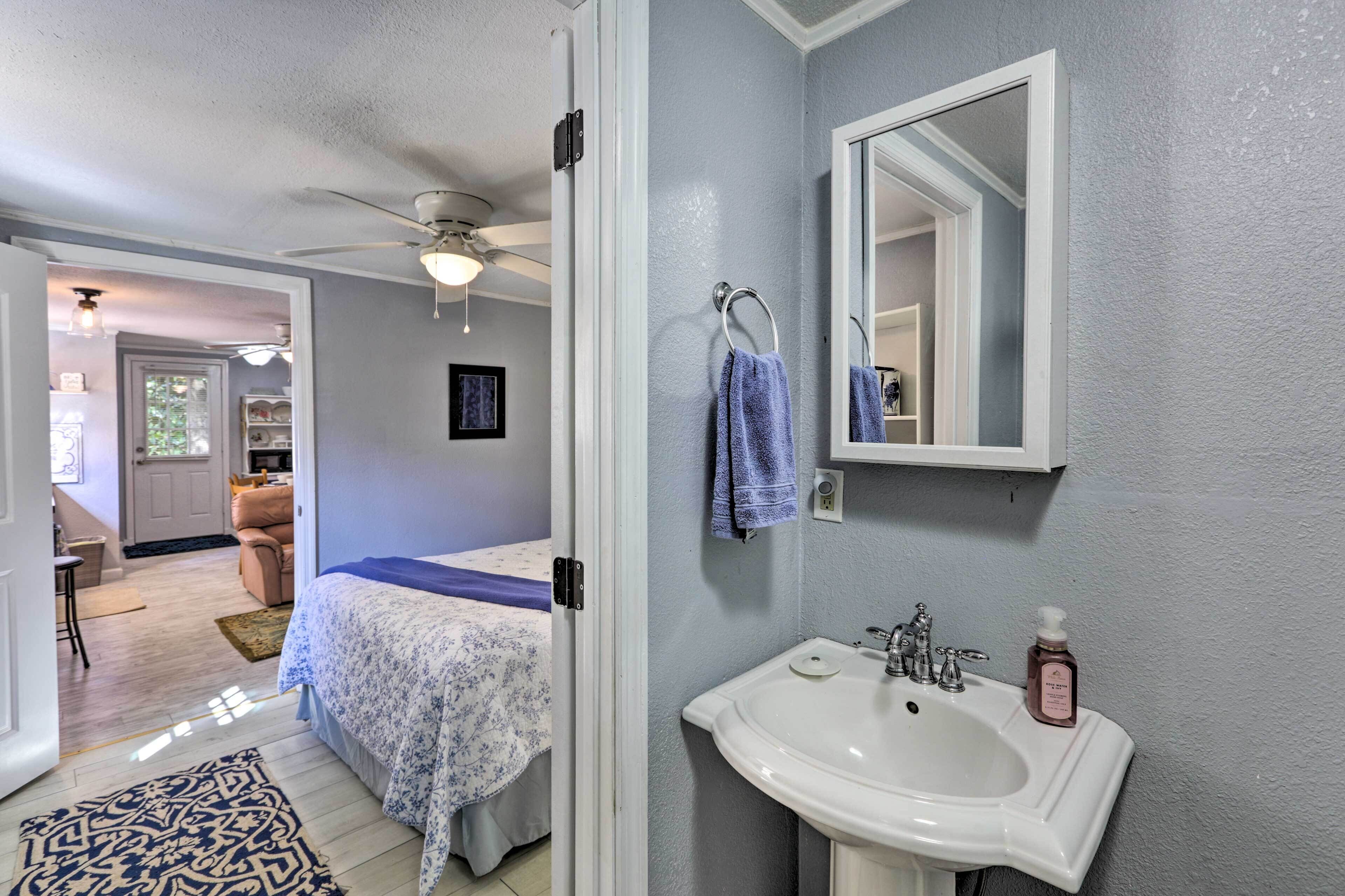 1 bedroom, bed sheets