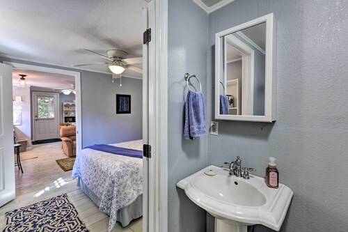'the Driftwood Cottage' w/ Patio & Free Wifi!
