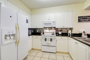 Apartment (2 Bedrooms) | Interior - Barefoot Resort Condo ~ 2 Mi to Beach Access! (North Myrtle Beach)