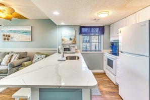 Apartment (2 Bedrooms) | Interior - Walk to Ocean: Myrtle Beach Retreat w/ Sunroom (Myrtle Beach)