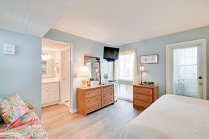 Apartment (2 Bedrooms) | Interior - Walk to Ocean: Myrtle Beach Retreat w/ Sunroom (Myrtle Beach)