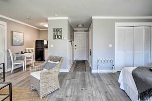 Apartment (0 Bedroom) | Interior - Walk to Surfside Beach: Studio w/ Covered Balcony (Surfside Beach)
