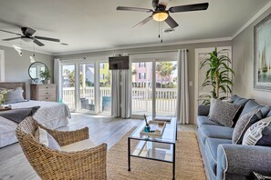 Apartment (0 Bedroom) | Front of property - Walk to Surfside Beach: Studio w/ Covered Balcony (Surfside Beach)