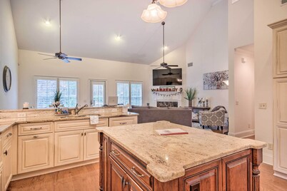 Upscale Home w/ Poker Room < 1 Mi to Golf!