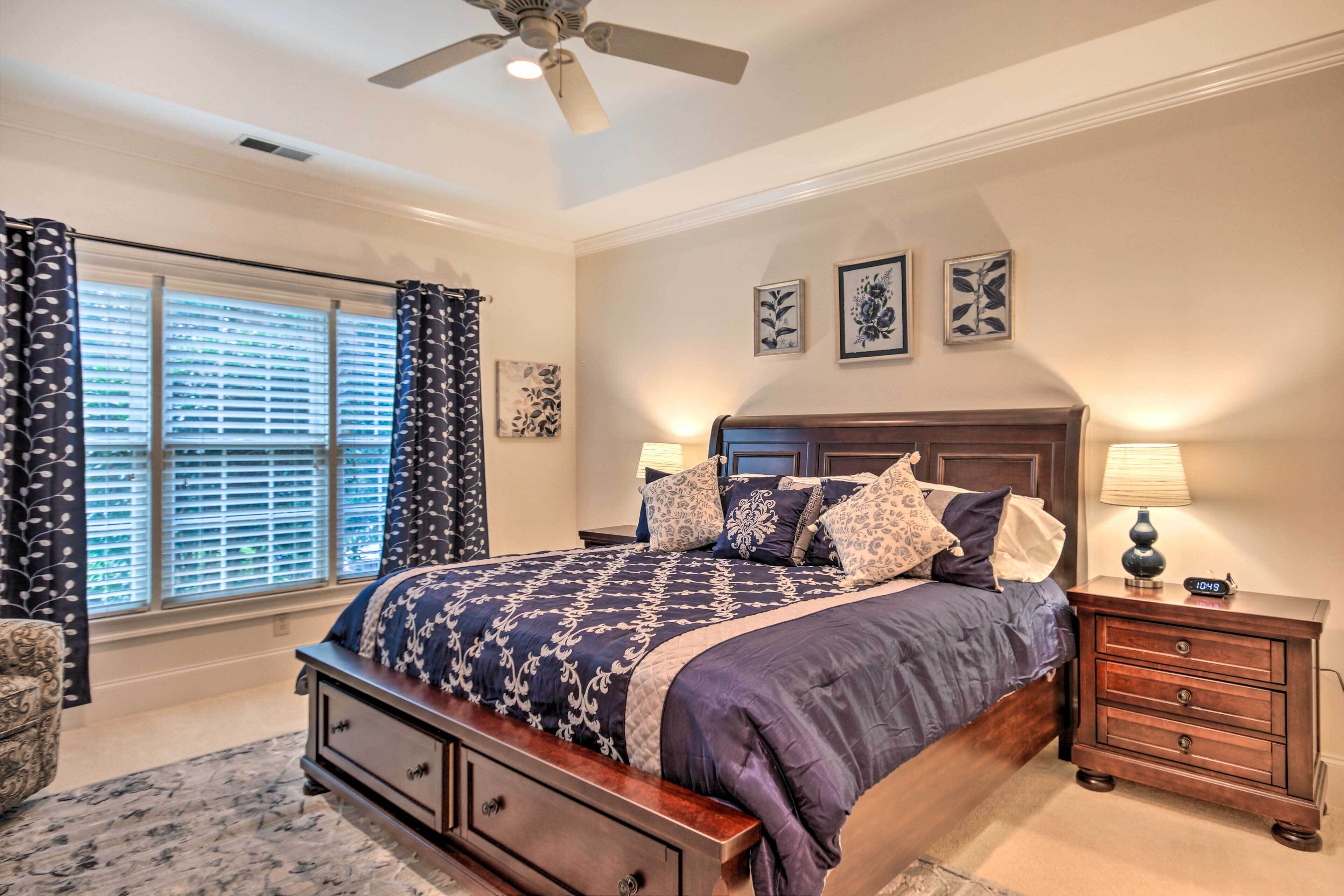 Upscale Home w/ Poker Room < 1 Mi to Golf!