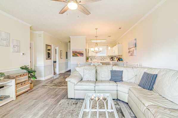 Apartment (2 Bedrooms) | Interior - Pools & Golf, 2 Mi to Beach: Myrtle Beach Condo! (Myrtle Beach)