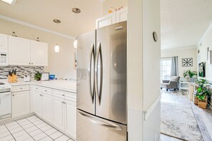 Apartment (2 Bedrooms) | Interior - Pools & Golf, 2 Mi to Beach: Myrtle Beach Condo! (Myrtle Beach)