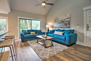 Apartment (1 Bedroom) | Interior - Villa w/ Golf Course Views, Walk to Harbour Town! (Hilton Head Island)