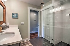 Apartment (1 Bedroom) | Interior - Villa w/ Golf Course Views, Walk to Harbour Town! (Hilton Head Island)