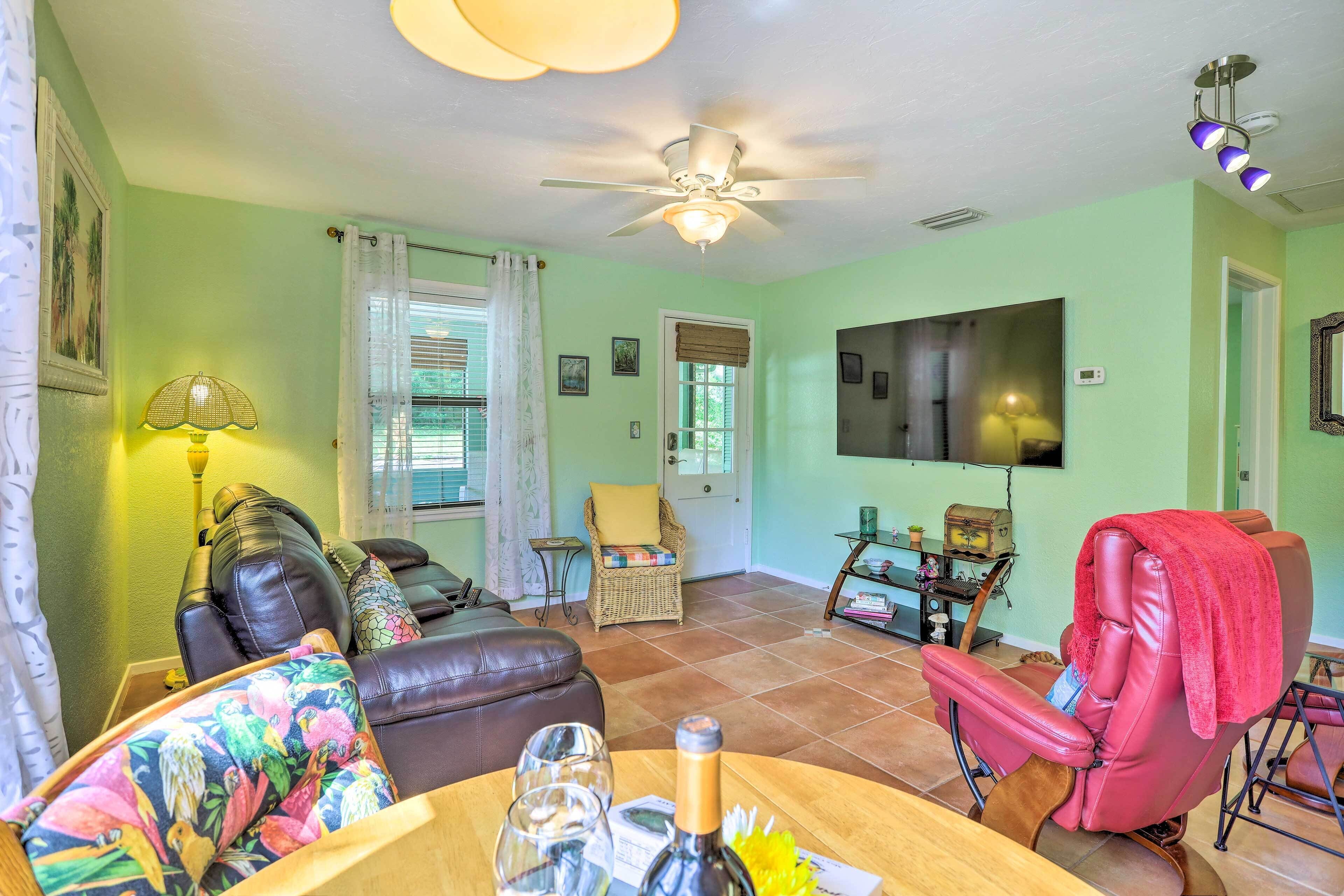 Vibrant Rockledge Home ~ 2 Mi to Cocoa Village!