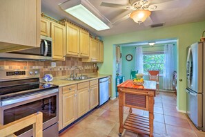 House (2 Bedrooms) | Interior - Vibrant Rockledge Home ~ 2 Mi to Cocoa Village! (Rockledge)