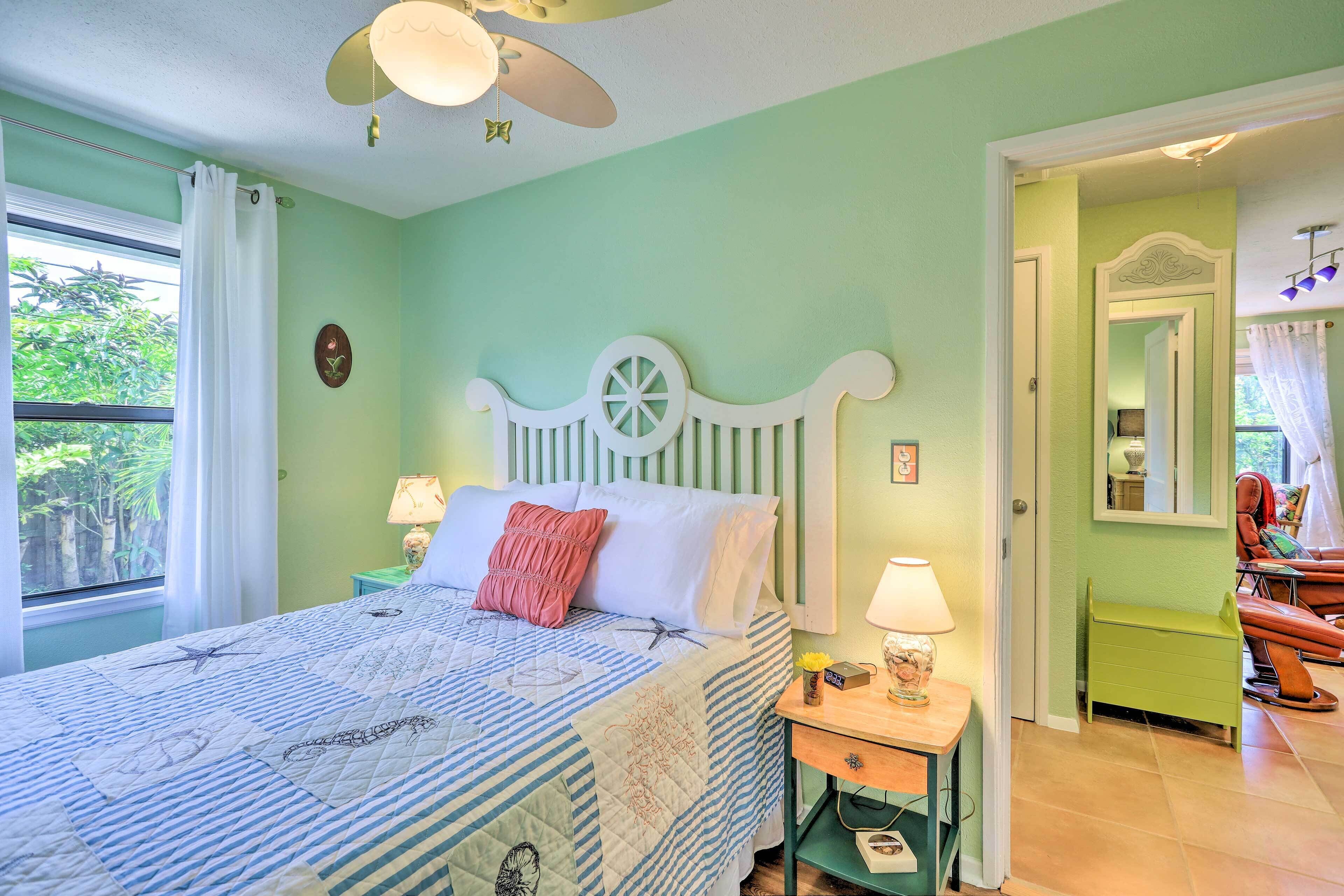 Vibrant Rockledge Home ~ 2 Mi to Cocoa Village!