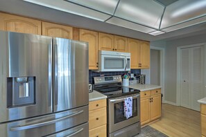 Microwave, oven, stovetop, dishwasher - Waterfront Family Hideaway w/ Pool & Dock! (Merritt Island)