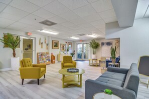 Interior - Waterfront Condo w/ Arcade in Treasure Island! (Treasure Island)