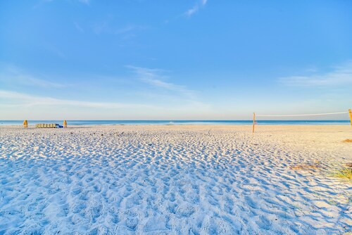 Waterfront Condo w/ Arcade in Treasure Island!