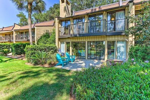 Interior - Vintage Hilton Head Island Condo: Steps to Beach! (Hilton Head Island)