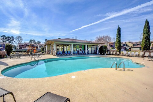 West Union Townhome w/ Patio & Lake View