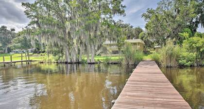 Waterfront Welaka Escape w/ Private Docks!