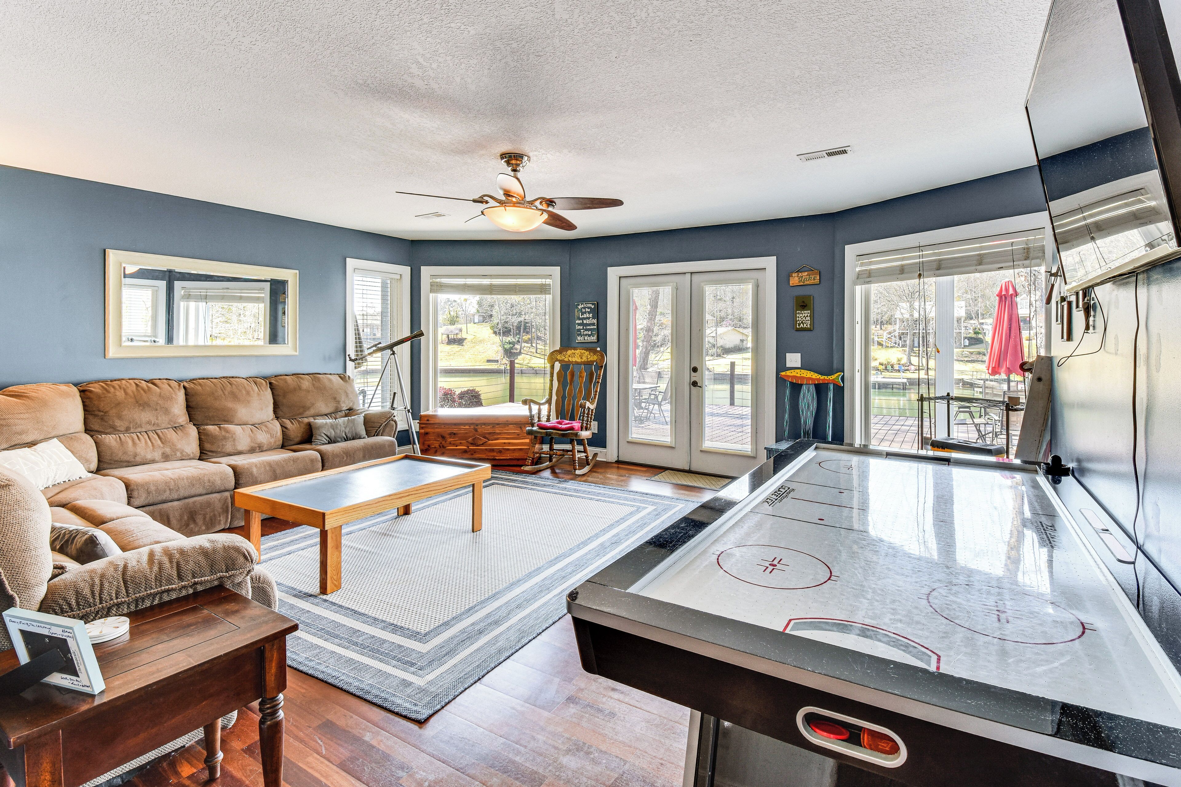 House (5 Bedrooms) | Interior