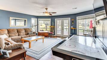 House (5 Bedrooms) | Interior