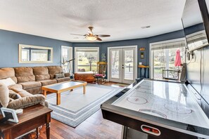 House (5 Bedrooms) | Interior