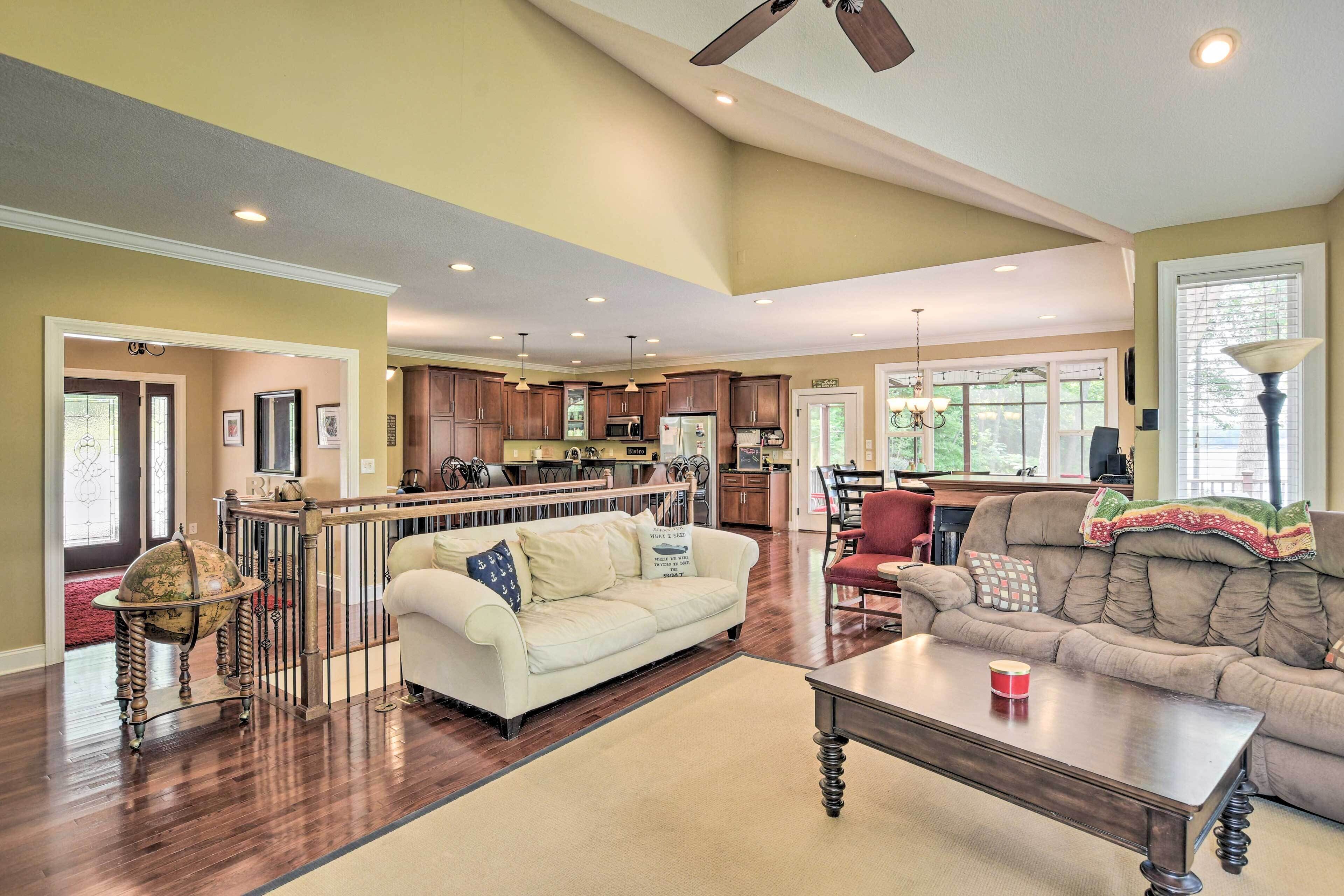 House (5 Bedrooms) | Interior