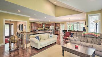 House (5 Bedrooms) | Interior