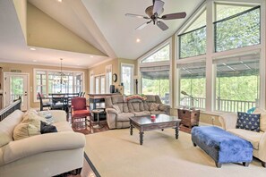 House (5 Bedrooms) | Interior