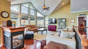 House (5 Bedrooms) | Interior