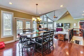 House (5 Bedrooms) | Interior