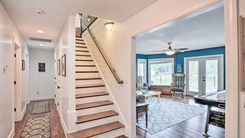 House (5 Bedrooms) | Interior