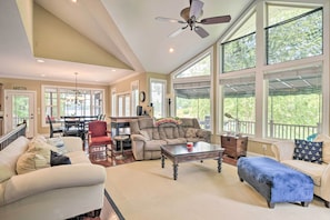 House (5 Bedrooms) | Interior