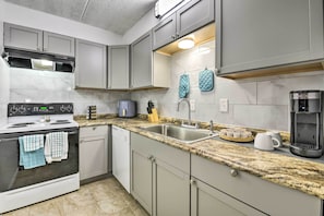 Apartment (1 Bedroom) | Private kitchen
